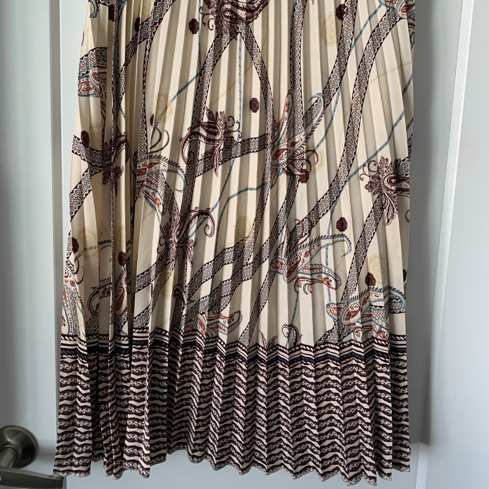 skirt - Picture 2 of 2